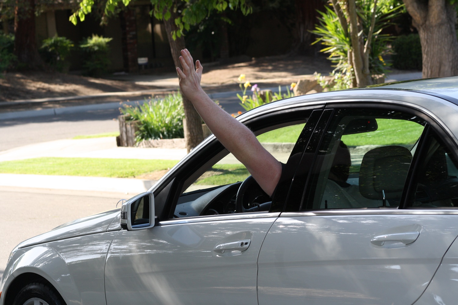 waving-from-car